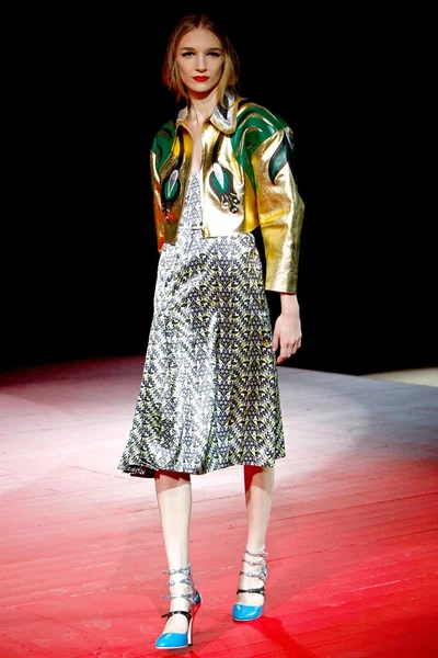 Look 10